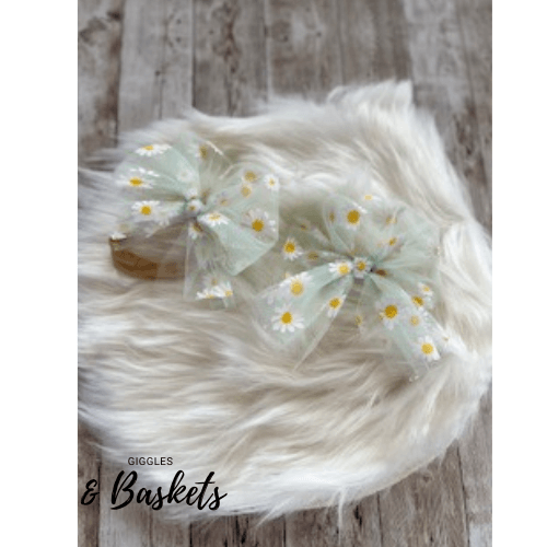 Daisy Bow - Giggles & Baskets